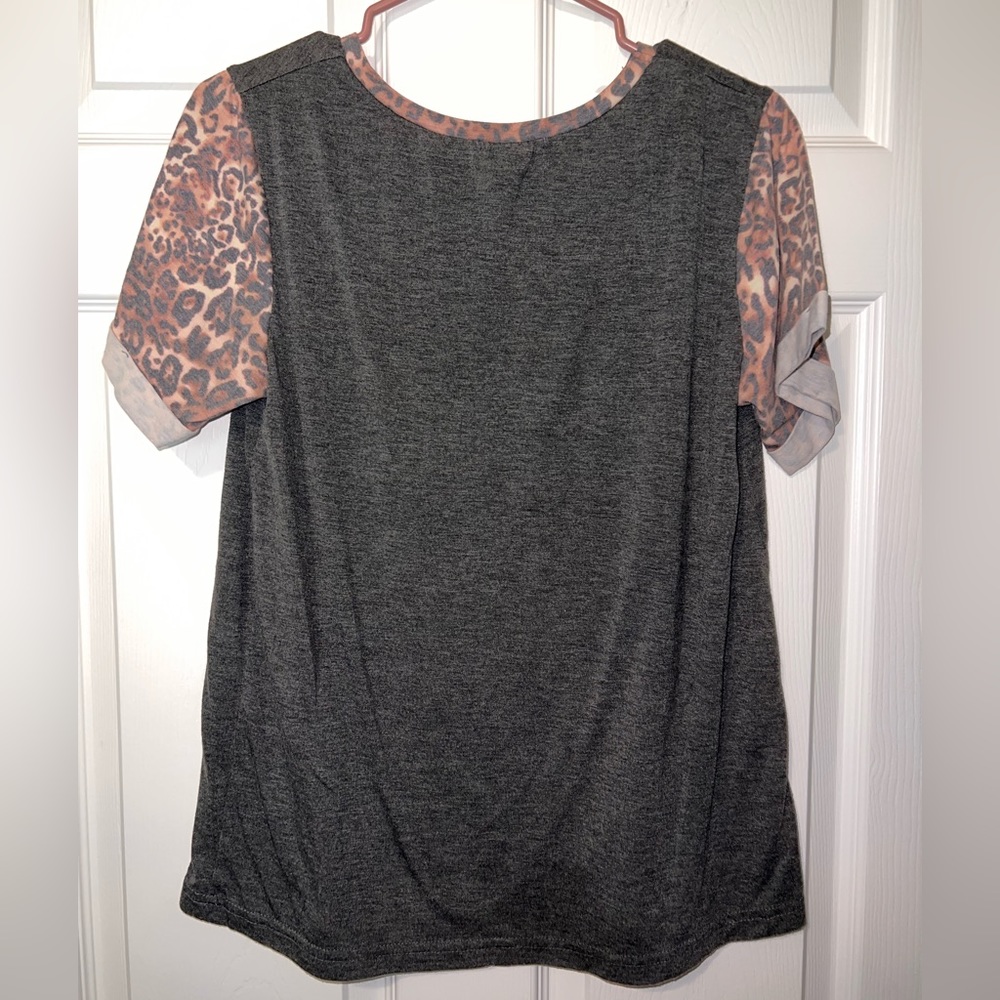 Wanderer by Southern Grace tee size small - Picture 3 of 6